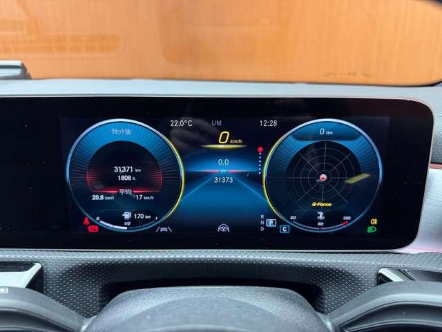 マットブラックにホワイトのＬＩＢＥＲＡＬＡのロゴの建物と看板が目印です。