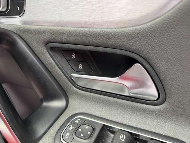 ご遠方の場合でも、下取り車両の金額を概算でお出しすることは可能でございます。車検証をお手元に、走行距離をご確認の上お問い合わせくださいませ。