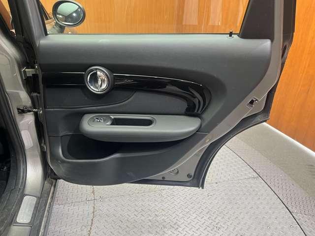 ＭＩＮＩ クーパーＤ　クラブマン　ペッパーＰＫＧ　ＡＣＣ　ナビ　地デジＴＶ　Ｂカメラ　Ｂｌｕｅｔｏｏｔｈ接続　コンフォートアクセス　ＰＤＣ　ストレージコンパートメントＰＫＧ　エキサイトメントＰ　衝突軽減Ｂ　ＬＥＤヘッドライト　ＥＴＣ（41枚目）