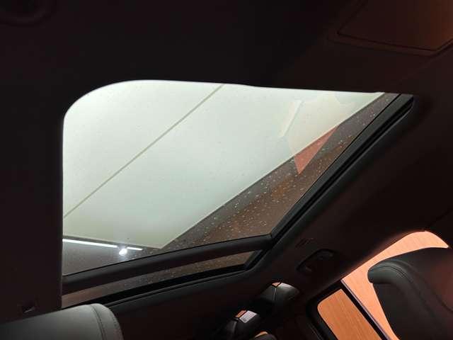 ディフェンダー １１０Ｘ　Ｄ３００　スライディングパノラミックルーフ　マトリクスＬＥＤヘッドライト　コンビレザーシート　コールドクライメートパック　３６０°カメラ　サイドステップ　エアサスペンション　ＡＣＣ　ＨＵＤ　シートヒーター（5枚目）