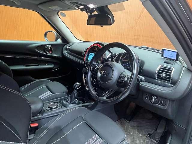 ＭＩＮＩ クーパーＳＤ　クラブマン　ペッパーＰＫＧ　ＡＣＣ　ナビ　Ｂカメラ　Ｂｌｕｅｔｏｏｔｈ接続　ＰＤＣ　コンフォートアクセス　ＬＥＤヘッドライト　ストレージコンパートメントＰＫＧ　エキサイトメントＰＫＧ　衝突軽減Ｂ　ミラー内蔵ＥＴＣ（5枚目）