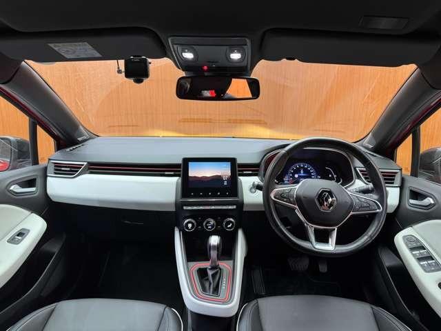 ルーテシア インテンス　テックパック　ＡＣＣ　黒革　ディスプレイオーディオ　ＢＯＳＥサウンド　３６０°　Ｂｌｕｅｔｏｏｔｈ接続　シートＨ　ステアリングヒーター　ＬＥＤライト　オートハイビーム　衝突軽減Ｂ　ＢＳＭ　ＬＫＡ　ＥＴＣ　ドラレコ（4枚目）