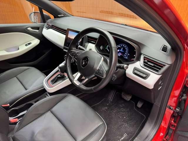 ルーテシア インテンス　テックパック　ＡＣＣ　黒革　ディスプレイオーディオ　ＢＯＳＥサウンド　３６０°　Ｂｌｕｅｔｏｏｔｈ接続　シートＨ　ステアリングヒーター　ＬＥＤライト　オートハイビーム　衝突軽減Ｂ　ＢＳＭ　ＬＫＡ　ＥＴＣ　ドラレコ（5枚目）