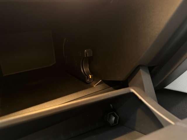 ルーテシア インテンス　テックパック　ＡＣＣ　黒革　ディスプレイオーディオ　ＢＯＳＥサウンド　３６０°　Ｂｌｕｅｔｏｏｔｈ接続　シートＨ　ステアリングヒーター　ＬＥＤライト　オートハイビーム　衝突軽減Ｂ　ＢＳＭ　ＬＫＡ　ＥＴＣ　ドラレコ（30枚目）