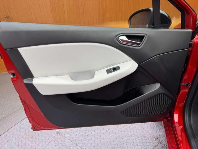 ルーテシア インテンス　テックパック　ＡＣＣ　黒革　ディスプレイオーディオ　ＢＯＳＥサウンド　３６０°　Ｂｌｕｅｔｏｏｔｈ接続　シートＨ　ステアリングヒーター　ＬＥＤライト　オートハイビーム　衝突軽減Ｂ　ＢＳＭ　ＬＫＡ　ＥＴＣ　ドラレコ（36枚目）