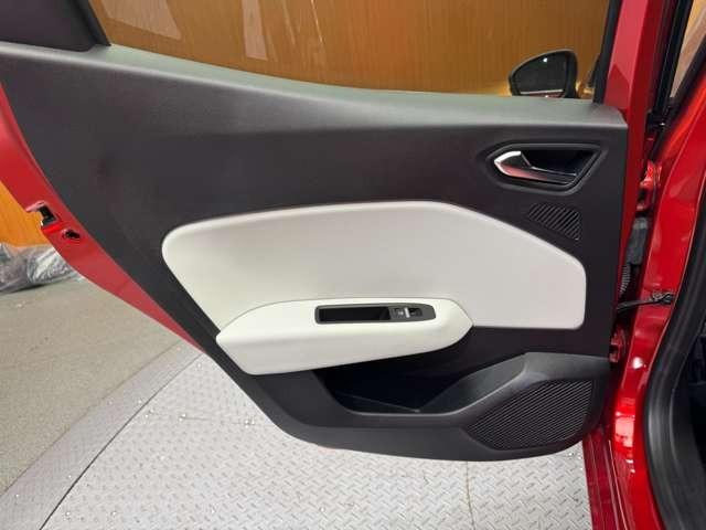 ルーテシア インテンス　テックパック　ＡＣＣ　黒革　ディスプレイオーディオ　ＢＯＳＥサウンド　３６０°　Ｂｌｕｅｔｏｏｔｈ接続　シートＨ　ステアリングヒーター　ＬＥＤライト　オートハイビーム　衝突軽減Ｂ　ＢＳＭ　ＬＫＡ　ＥＴＣ　ドラレコ（38枚目）