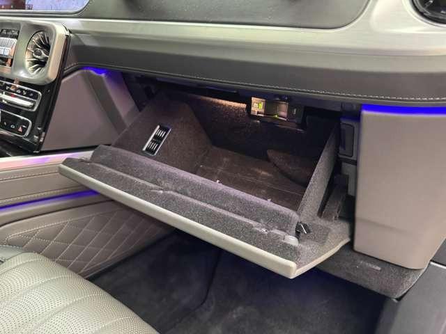 Ｇクラス Ｇ６３　ストロンガーザンタイムエディション　２５０台限定車　ＡＭＧエクスクルーシブパッケージ　サンルーフ　３６０°カメラ　ベンチレーション　シートヒーター　パワーシート　エキゾーストシステム　Ｂｕｒｍｅｓｔｅｒ　純正２２ＡＷ　アンビエントライト（36枚目）