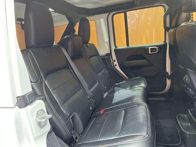 ジープ・ラングラーアンリミテッド サハラ　ＡＣＣ　黒革　ナビ　ＴＶ　Ｂカメラ　Ｂｌｕｅｔｏｏｔｈ接続　ＡＬＰＩＮＥスピーカー　シートＨ　ステアリングＨ　ＬＥＤヘッドライト　パークアシスト　衝突軽減Ｂ　ＢＳＭ　ワンオーナー　ドラレコ　ＥＴＣ（8枚目）