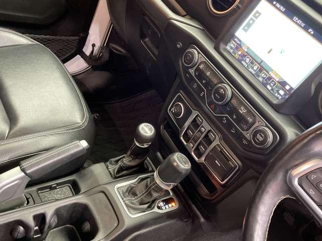 ジープ・ラングラーアンリミテッド サハラ　ＡＣＣ　黒革　ナビ　ＴＶ　Ｂカメラ　Ｂｌｕｅｔｏｏｔｈ接続　ＡＬＰＩＮＥスピーカー　シートＨ　ステアリングＨ　ＬＥＤヘッドライト　パークアシスト　衝突軽減Ｂ　ＢＳＭ　ワンオーナー　ドラレコ　ＥＴＣ（12枚目）