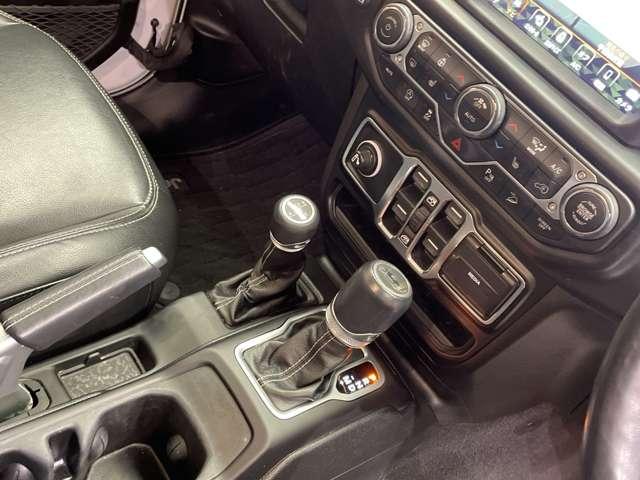 ジープ・ラングラーアンリミテッド サハラ　ＡＣＣ　黒革　ナビ　ＴＶ　Ｂカメラ　Ｂｌｕｅｔｏｏｔｈ接続　ＡＬＰＩＮＥスピーカー　シートＨ　ステアリングＨ　ＬＥＤヘッドライト　パークアシスト　衝突軽減Ｂ　ＢＳＭ　ワンオーナー　ドラレコ　ＥＴＣ（13枚目）