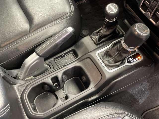 ジープ・ラングラーアンリミテッド サハラ　ＡＣＣ　黒革　ナビ　ＴＶ　Ｂカメラ　Ｂｌｕｅｔｏｏｔｈ接続　ＡＬＰＩＮＥスピーカー　シートＨ　ステアリングＨ　ＬＥＤヘッドライト　パークアシスト　衝突軽減Ｂ　ＢＳＭ　ワンオーナー　ドラレコ　ＥＴＣ（14枚目）