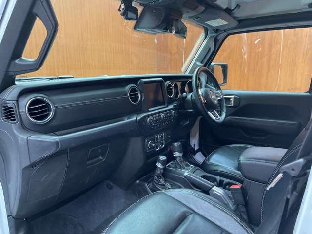 ジープ・ラングラーアンリミテッド サハラ　ＡＣＣ　黒革　ナビ　ＴＶ　Ｂカメラ　Ｂｌｕｅｔｏｏｔｈ接続　ＡＬＰＩＮＥスピーカー　シートＨ　ステアリングＨ　ＬＥＤヘッドライト　パークアシスト　衝突軽減Ｂ　ＢＳＭ　ワンオーナー　ドラレコ　ＥＴＣ（31枚目）