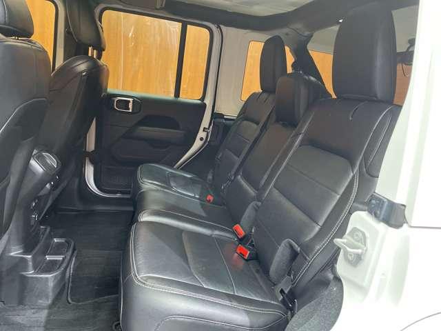 ジープ・ラングラーアンリミテッド サハラ　ＡＣＣ　黒革　ナビ　ＴＶ　Ｂカメラ　Ｂｌｕｅｔｏｏｔｈ接続　ＡＬＰＩＮＥスピーカー　シートＨ　ステアリングＨ　ＬＥＤヘッドライト　パークアシスト　衝突軽減Ｂ　ＢＳＭ　ワンオーナー　ドラレコ　ＥＴＣ（34枚目）