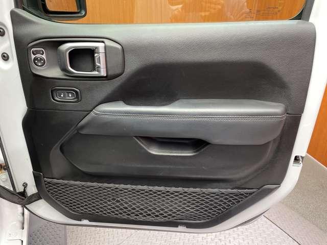 ジープ・ラングラーアンリミテッド サハラ　ＡＣＣ　黒革　ナビ　ＴＶ　Ｂカメラ　Ｂｌｕｅｔｏｏｔｈ接続　ＡＬＰＩＮＥスピーカー　シートＨ　ステアリングＨ　ＬＥＤヘッドライト　パークアシスト　衝突軽減Ｂ　ＢＳＭ　ワンオーナー　ドラレコ　ＥＴＣ（35枚目）