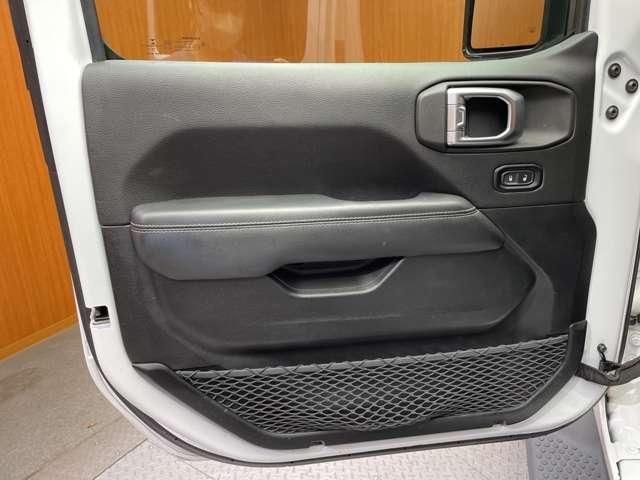 ジープ・ラングラーアンリミテッド サハラ　ＡＣＣ　黒革　ナビ　ＴＶ　Ｂカメラ　Ｂｌｕｅｔｏｏｔｈ接続　ＡＬＰＩＮＥスピーカー　シートＨ　ステアリングＨ　ＬＥＤヘッドライト　パークアシスト　衝突軽減Ｂ　ＢＳＭ　ワンオーナー　ドラレコ　ＥＴＣ（36枚目）