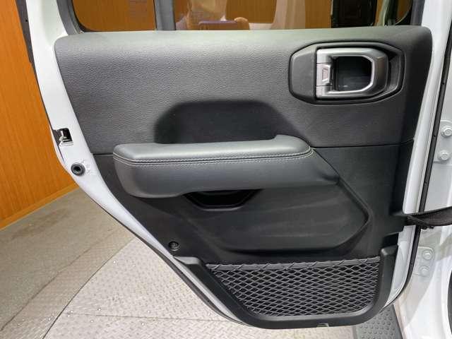 ジープ・ラングラーアンリミテッド サハラ　ＡＣＣ　黒革　ナビ　ＴＶ　Ｂカメラ　Ｂｌｕｅｔｏｏｔｈ接続　ＡＬＰＩＮＥスピーカー　シートＨ　ステアリングＨ　ＬＥＤヘッドライト　パークアシスト　衝突軽減Ｂ　ＢＳＭ　ワンオーナー　ドラレコ　ＥＴＣ（38枚目）