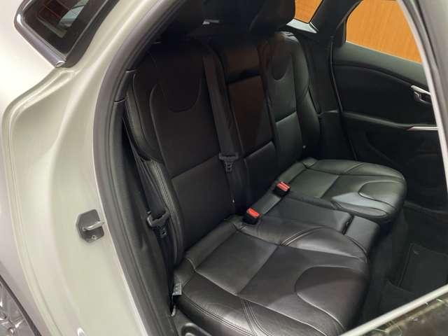 Ｖ４０ Ｄ４　インスクリプション　ＡＣＣ　黒革シート　ｈａｒｍａｎｋａｒｄｏｎサウンド　ナビ　Ｂカメラ　Ｂｌｕｅｔｏｏｔｈ接続　前席電動シート　ＬＥＤヘッドライト　パーキングしスト　衝突軽減ブレーキ　ＢＳＭ　ＬＫＡ　ドラレコ　ＥＴＣ（8枚目）