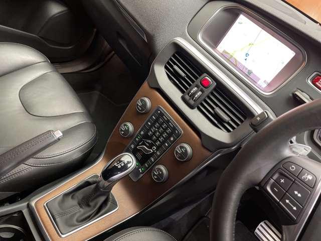 Ｖ４０ Ｄ４　インスクリプション　ＡＣＣ　黒革シート　ｈａｒｍａｎｋａｒｄｏｎサウンド　ナビ　Ｂカメラ　Ｂｌｕｅｔｏｏｔｈ接続　前席電動シート　ＬＥＤヘッドライト　パーキングしスト　衝突軽減ブレーキ　ＢＳＭ　ＬＫＡ　ドラレコ　ＥＴＣ（14枚目）