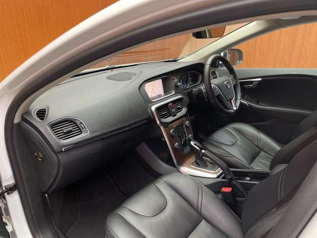 Ｖ４０ Ｄ４　インスクリプション　ＡＣＣ　黒革シート　ｈａｒｍａｎｋａｒｄｏｎサウンド　ナビ　Ｂカメラ　Ｂｌｕｅｔｏｏｔｈ接続　前席電動シート　ＬＥＤヘッドライト　パーキングしスト　衝突軽減ブレーキ　ＢＳＭ　ＬＫＡ　ドラレコ　ＥＴＣ（37枚目）