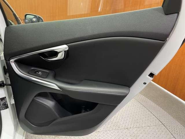 Ｖ４０ Ｄ４　インスクリプション　ＡＣＣ　黒革シート　ｈａｒｍａｎｋａｒｄｏｎサウンド　ナビ　Ｂカメラ　Ｂｌｕｅｔｏｏｔｈ接続　前席電動シート　ＬＥＤヘッドライト　パーキングしスト　衝突軽減ブレーキ　ＢＳＭ　ＬＫＡ　ドラレコ　ＥＴＣ（43枚目）