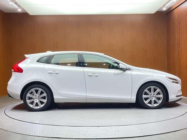 Ｖ４０ Ｄ４　インスクリプション　ＡＣＣ　黒革シート　ｈａｒｍａｎｋａｒｄｏｎサウンド　ナビ　Ｂカメラ　Ｂｌｕｅｔｏｏｔｈ接続　前席電動シート　ＬＥＤヘッドライト　パーキングしスト　衝突軽減ブレーキ　ＢＳＭ　ＬＫＡ　ドラレコ　ＥＴＣ（50枚目）