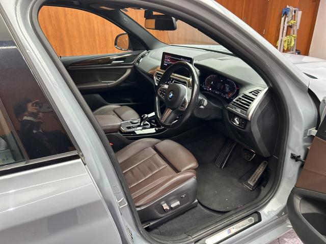 Ｘ３ ｘＤｒｉｖｅ　２０ｄ　Ｍスポーツ　茶革シート　ＡＣＣ　ナビ　地デジＴＶ　３６０°　Ｂｌｕｅｔｏｏｔｈ接続　ＣａｒＰｌａｙ　シートＨ　パーキングアシスト　パワーバックドア　ＬＥＤヘッドライト　　衝突軽減Ｂ　ＢＳＭ　ＬＫＡ　ワンオーナー（5枚目）