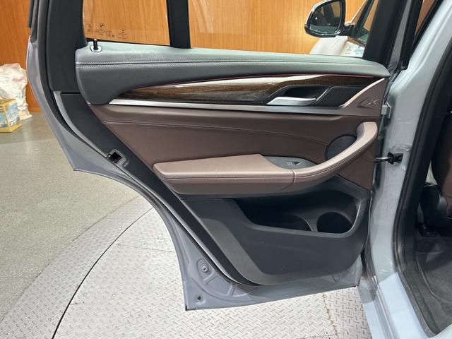 Ｘ３ ｘＤｒｉｖｅ　２０ｄ　Ｍスポーツ　茶革シート　ＡＣＣ　ナビ　地デジＴＶ　３６０°　Ｂｌｕｅｔｏｏｔｈ接続　ＣａｒＰｌａｙ　シートＨ　パーキングアシスト　パワーバックドア　ＬＥＤヘッドライト　　衝突軽減Ｂ　ＢＳＭ　ＬＫＡ　ワンオーナー（43枚目）
