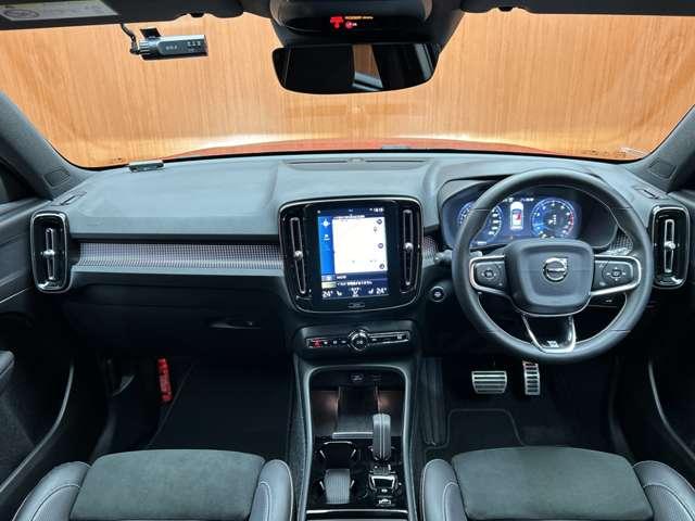ＸＣ４０ Ｔ４　ＡＷＤ　Ｒデザイン　ＡＣＣ　純正ナビ　３６０°カメラ　ハーフレザーシート　パワーシート　シートヒーター　レーンアシスト　ブラインドスポット　パーキングアシスト　電動リアゲート　コーナーセンサー　オートライト　ドラレコ（4枚目）