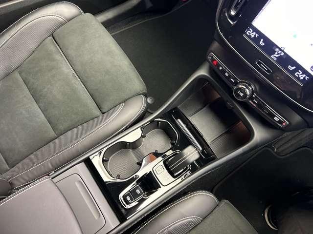 ＸＣ４０ Ｔ４　ＡＷＤ　Ｒデザイン　ＡＣＣ　純正ナビ　３６０°カメラ　ハーフレザーシート　パワーシート　シートヒーター　レーンアシスト　ブラインドスポット　パーキングアシスト　電動リアゲート　コーナーセンサー　オートライト　ドラレコ（14枚目）