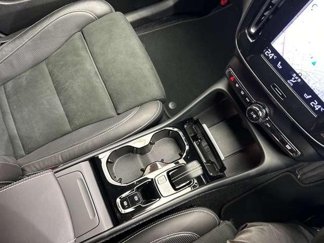 ＸＣ４０ Ｔ４　ＡＷＤ　Ｒデザイン　ＡＣＣ　純正ナビ　３６０°カメラ　ハーフレザーシート　パワーシート　シートヒーター　レーンアシスト　ブラインドスポット　パーキングアシスト　電動リアゲート　コーナーセンサー　オートライト　ドラレコ（15枚目）