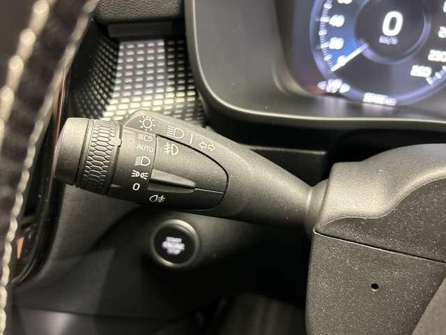 ＸＣ４０ Ｔ４　ＡＷＤ　Ｒデザイン　ＡＣＣ　純正ナビ　３６０°カメラ　ハーフレザーシート　パワーシート　シートヒーター　レーンアシスト　ブラインドスポット　パーキングアシスト　電動リアゲート　コーナーセンサー　オートライト　ドラレコ（23枚目）