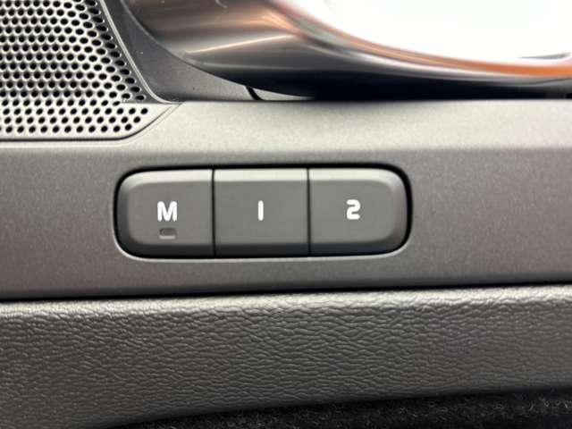 ＸＣ４０ Ｔ４　ＡＷＤ　Ｒデザイン　ＡＣＣ　純正ナビ　３６０°カメラ　ハーフレザーシート　パワーシート　シートヒーター　レーンアシスト　ブラインドスポット　パーキングアシスト　電動リアゲート　コーナーセンサー　オートライト　ドラレコ（25枚目）