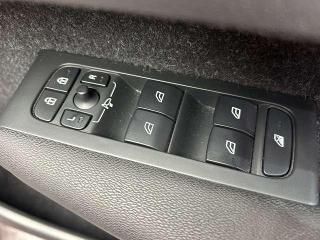 ＸＣ４０ Ｔ４　ＡＷＤ　Ｒデザイン　ＡＣＣ　純正ナビ　３６０°カメラ　ハーフレザーシート　パワーシート　シートヒーター　レーンアシスト　ブラインドスポット　パーキングアシスト　電動リアゲート　コーナーセンサー　オートライト　ドラレコ（26枚目）