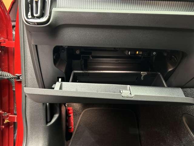 ＸＣ４０ Ｔ４　ＡＷＤ　Ｒデザイン　ＡＣＣ　純正ナビ　３６０°カメラ　ハーフレザーシート　パワーシート　シートヒーター　レーンアシスト　ブラインドスポット　パーキングアシスト　電動リアゲート　コーナーセンサー　オートライト　ドラレコ（32枚目）