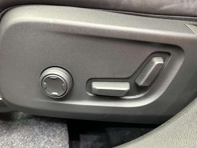 ＸＣ４０ Ｔ４　ＡＷＤ　Ｒデザイン　ＡＣＣ　純正ナビ　３６０°カメラ　ハーフレザーシート　パワーシート　シートヒーター　レーンアシスト　ブラインドスポット　パーキングアシスト　電動リアゲート　コーナーセンサー　オートライト　ドラレコ（34枚目）