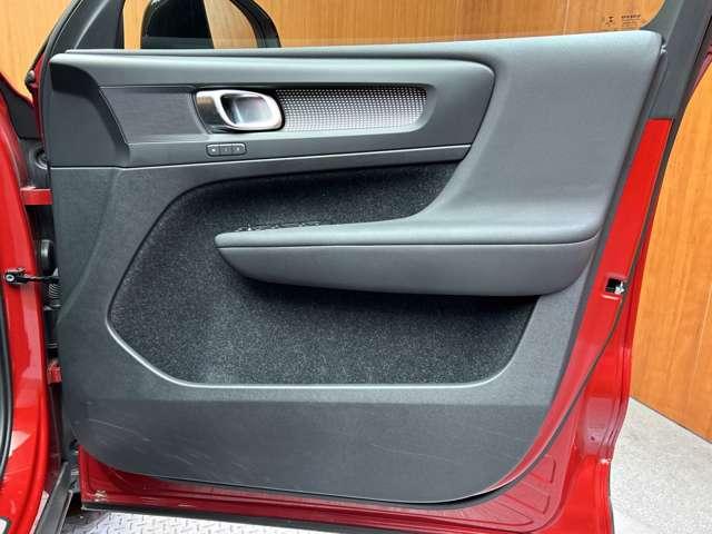 ＸＣ４０ Ｔ４　ＡＷＤ　Ｒデザイン　ＡＣＣ　純正ナビ　３６０°カメラ　ハーフレザーシート　パワーシート　シートヒーター　レーンアシスト　ブラインドスポット　パーキングアシスト　電動リアゲート　コーナーセンサー　オートライト　ドラレコ（39枚目）