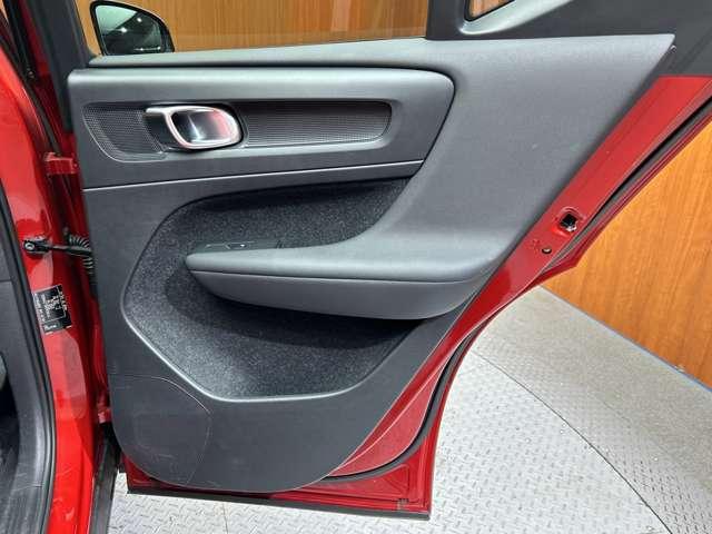 ＸＣ４０ Ｔ４　ＡＷＤ　Ｒデザイン　ＡＣＣ　純正ナビ　３６０°カメラ　ハーフレザーシート　パワーシート　シートヒーター　レーンアシスト　ブラインドスポット　パーキングアシスト　電動リアゲート　コーナーセンサー　オートライト　ドラレコ（41枚目）