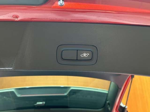 ＸＣ４０ Ｔ４　ＡＷＤ　Ｒデザイン　ＡＣＣ　純正ナビ　３６０°カメラ　ハーフレザーシート　パワーシート　シートヒーター　レーンアシスト　ブラインドスポット　パーキングアシスト　電動リアゲート　コーナーセンサー　オートライト　ドラレコ（46枚目）