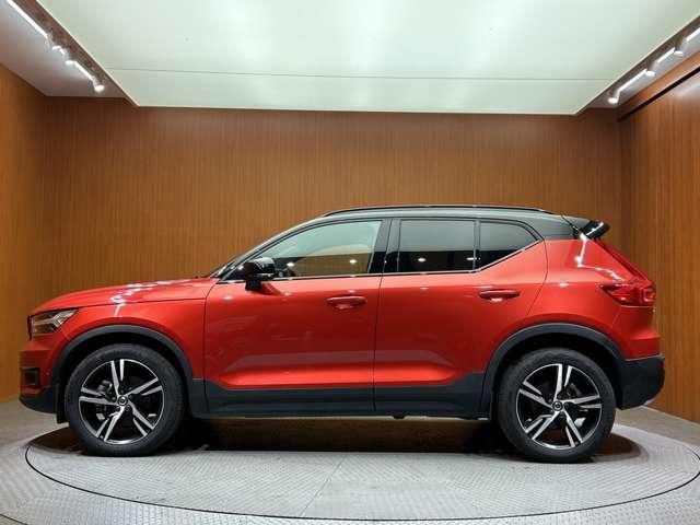 ＸＣ４０ Ｔ４　ＡＷＤ　Ｒデザイン　ＡＣＣ　純正ナビ　３６０°カメラ　ハーフレザーシート　パワーシート　シートヒーター　レーンアシスト　ブラインドスポット　パーキングアシスト　電動リアゲート　コーナーセンサー　オートライト　ドラレコ（50枚目）