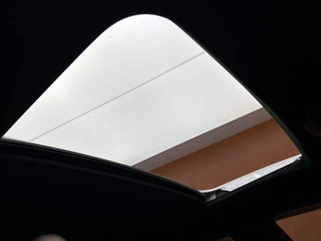 ＮＸ ＮＸ３５０ｈ　Ｆスポーツ　サンルーフ　ＡＣＣ　純正ナビ　３６０°カメラ　赤黒コンビレザーシート　ベンチレーション　シートヒーター　ステアリングヒーター　電動リアゲート　ＨＵＤ　オートホールド　ＥＴＣ　ドラレコ（7枚目）