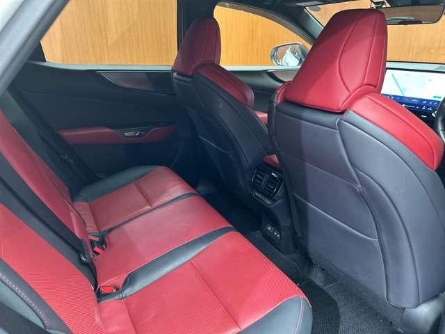 ＮＸ ＮＸ３５０ｈ　Ｆスポーツ　サンルーフ　ＡＣＣ　純正ナビ　３６０°カメラ　赤黒コンビレザーシート　ベンチレーション　シートヒーター　ステアリングヒーター　電動リアゲート　ＨＵＤ　オートホールド　ＥＴＣ　ドラレコ（8枚目）