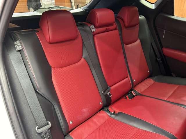 ＮＸ ＮＸ３５０ｈ　Ｆスポーツ　サンルーフ　ＡＣＣ　純正ナビ　３６０°カメラ　赤黒コンビレザーシート　ベンチレーション　シートヒーター　ステアリングヒーター　電動リアゲート　ＨＵＤ　オートホールド　ＥＴＣ　ドラレコ（9枚目）