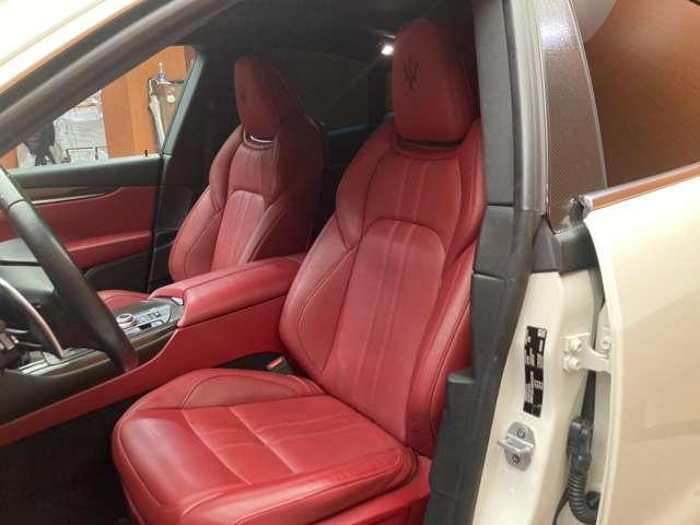 ���̒m�����������R�[�f�B�l�[�^�[���A���q�l�ɂ҂�����̂��Ԃ�����Ă������Ă��������܂��B���C�y�ɂ�������肭�������܂��B