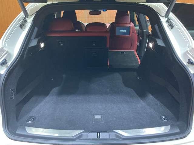 �}�b�g�u���b�N�Ƀz���C�g�̂k�h�a�d�q�`�k�`�̃��S�̌����ƊŔ��ڈ�ł��B