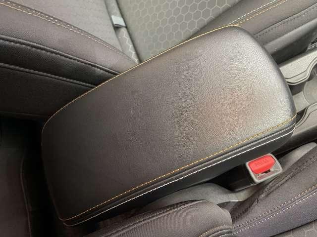 ジープ・コンパス ロンジチュード　クルーズコントロール　ナビ　地デジＴＶ　バックカメラ　Ｂｌｕｅｔｏｏｔｈ接続　パークアシスト　ブラックルーフ　ブラックルーフレール　プライバシーガラス　プッシュスタート　純正１７インチＡＷ　ＥＴＣ（14枚目）