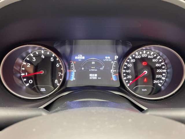 ジープ・コンパス ロンジチュード　クルーズコントロール　ナビ　地デジＴＶ　バックカメラ　Ｂｌｕｅｔｏｏｔｈ接続　パークアシスト　ブラックルーフ　ブラックルーフレール　プライバシーガラス　プッシュスタート　純正１７インチＡＷ　ＥＴＣ（17枚目）