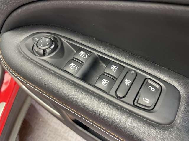 ジープ・コンパス ロンジチュード　クルーズコントロール　ナビ　地デジＴＶ　バックカメラ　Ｂｌｕｅｔｏｏｔｈ接続　パークアシスト　ブラックルーフ　ブラックルーフレール　プライバシーガラス　プッシュスタート　純正１７インチＡＷ　ＥＴＣ（24枚目）