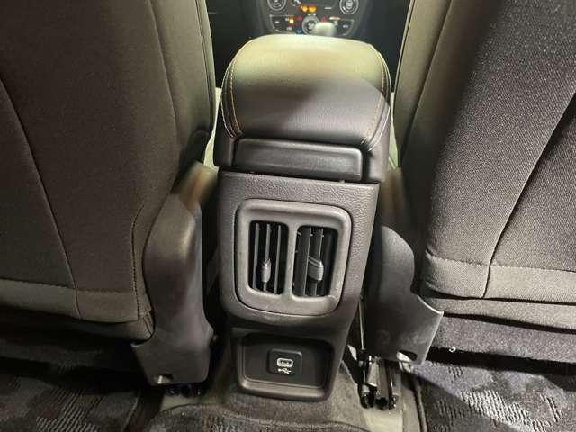 ジープ・コンパス ロンジチュード　クルーズコントロール　ナビ　地デジＴＶ　バックカメラ　Ｂｌｕｅｔｏｏｔｈ接続　パークアシスト　ブラックルーフ　ブラックルーフレール　プライバシーガラス　プッシュスタート　純正１７インチＡＷ　ＥＴＣ（30枚目）