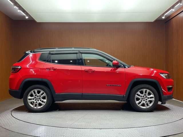 ジープ・コンパス ロンジチュード　クルーズコントロール　ナビ　地デジＴＶ　バックカメラ　Ｂｌｕｅｔｏｏｔｈ接続　パークアシスト　ブラックルーフ　ブラックルーフレール　プライバシーガラス　プッシュスタート　純正１７インチＡＷ　ＥＴＣ（44枚目）