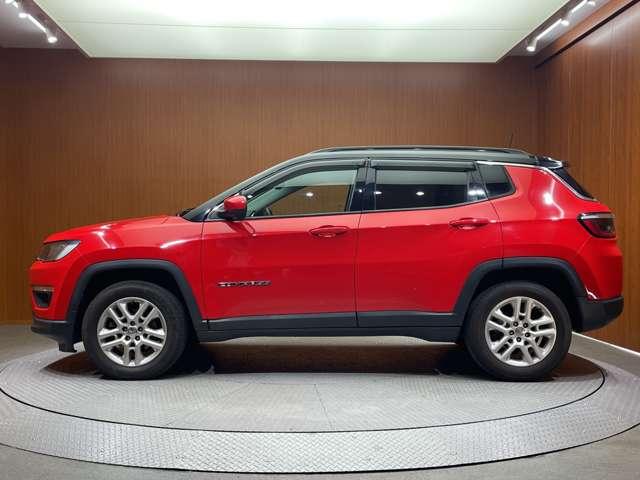 ジープ・コンパス ロンジチュード　クルーズコントロール　ナビ　地デジＴＶ　バックカメラ　Ｂｌｕｅｔｏｏｔｈ接続　パークアシスト　ブラックルーフ　ブラックルーフレール　プライバシーガラス　プッシュスタート　純正１７インチＡＷ　ＥＴＣ（45枚目）